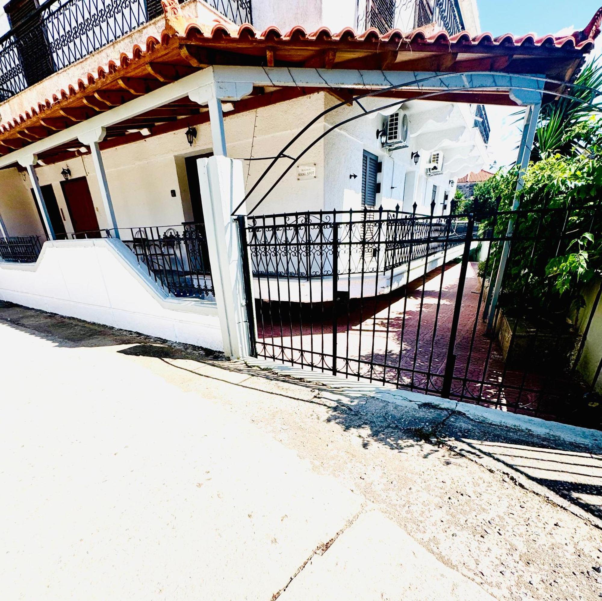 Hotel Mani Spot à Areópoli Extérieur photo